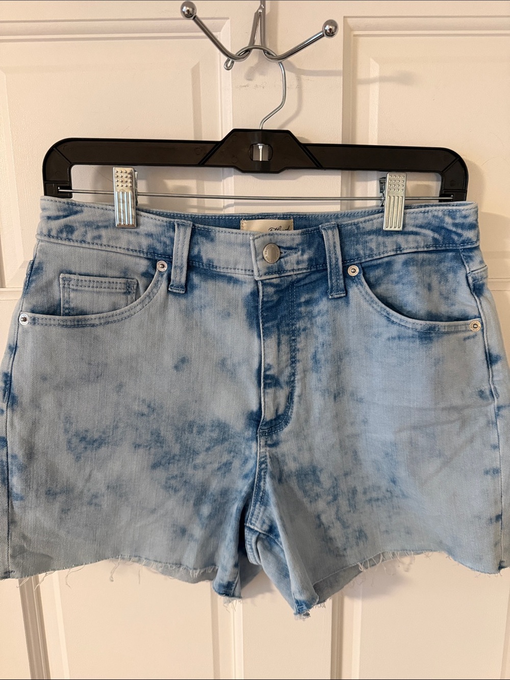 Universal Thread Acid Wash Fray Hem
Denim Shorts High Rise Size 8